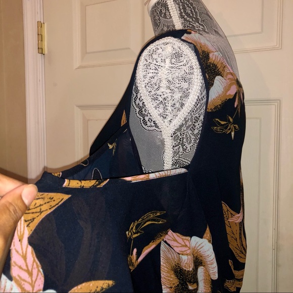 Ladies floral print cold shoulder dress size 1X - Picture 3 of 4